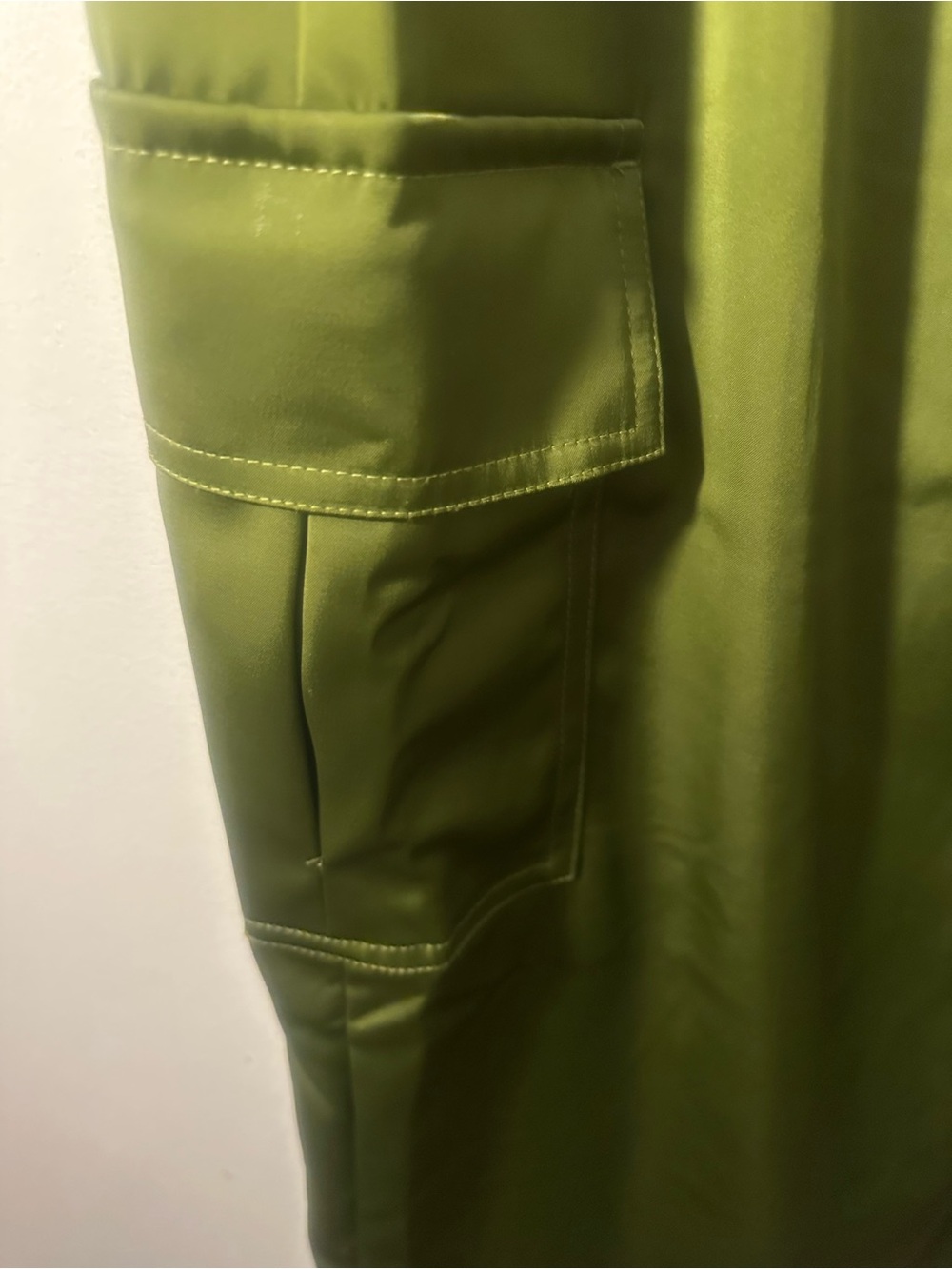 House of Harlow 1960 Satin Cargo Skirt Small - Picture 3 of 4